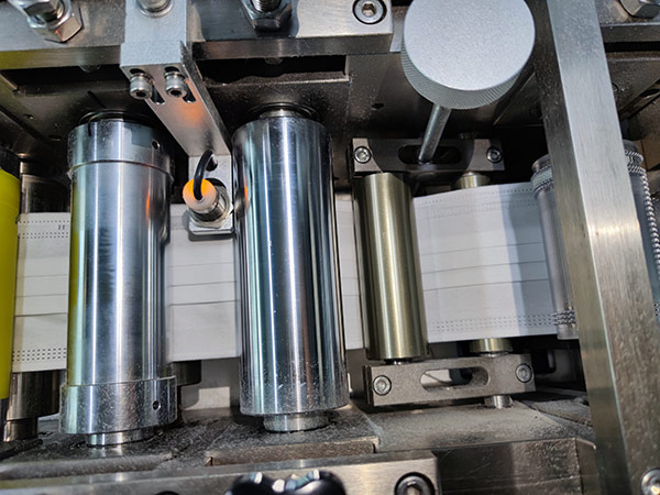 1722995643789727.jpg 平面口罩機(jī)細(xì)節(jié)圖.jpg